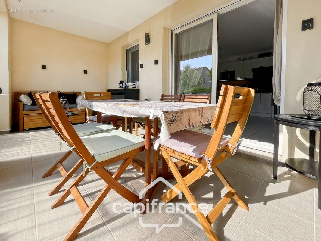 Appartement 40m2 rénové et climatisé, en rez de jardin , une chambre et sa salle de douche, sa terrasse couverte ,, piscine rési - photo 5