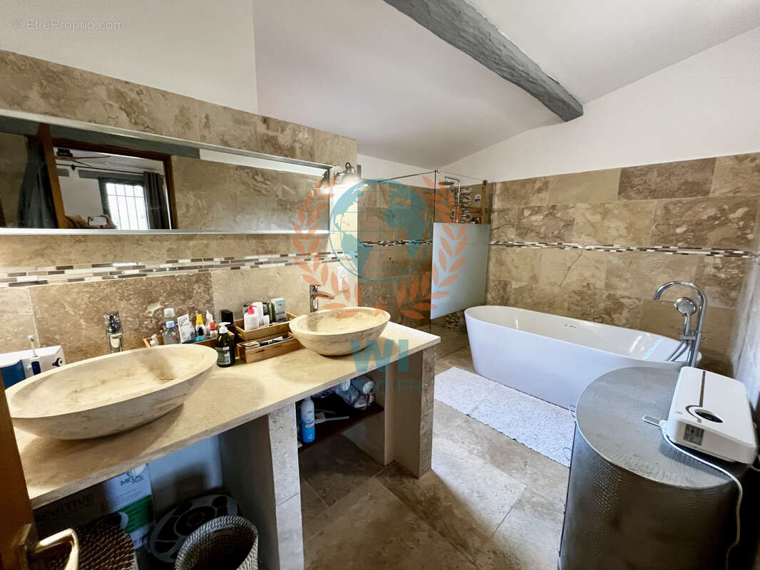 Maison à ROQUEBRUNE-SUR-ARGENS