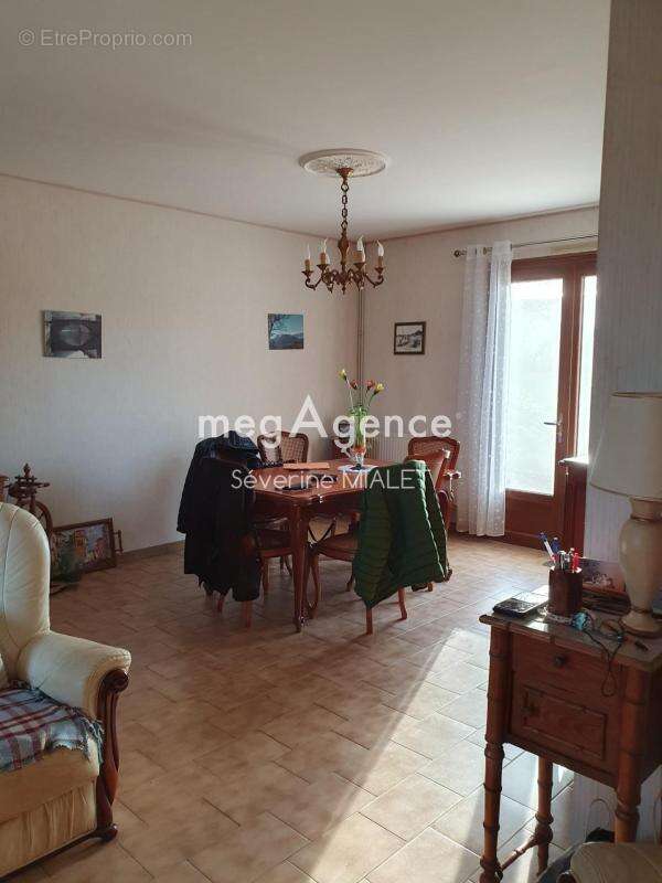 Maison à CHERVES-RICHEMONT