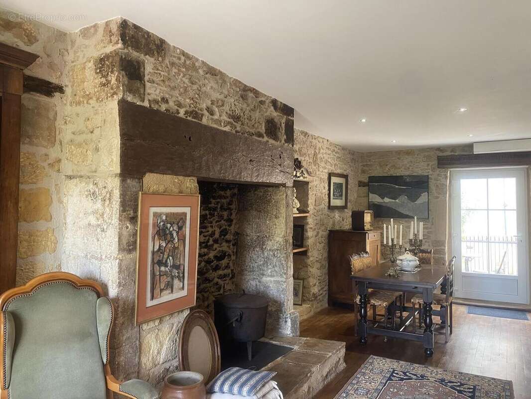 Pièce à vivre - Maison à MEYRALS