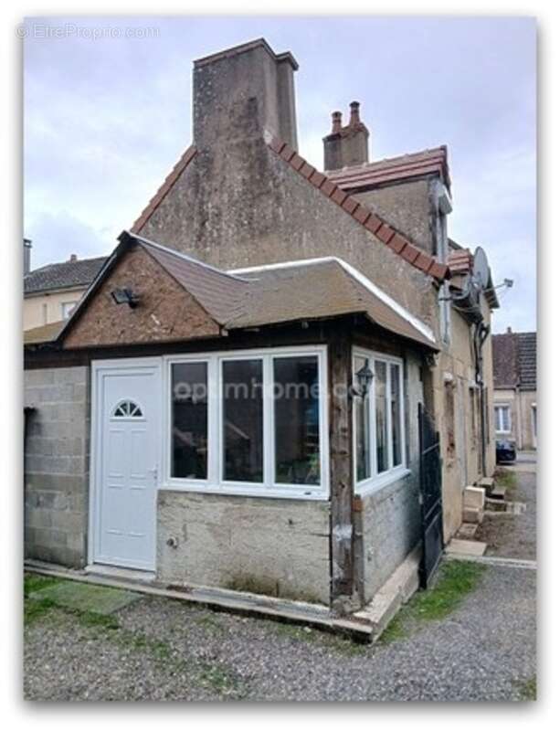 Maison à SAINT-LEOPARDIN-D'AUGY