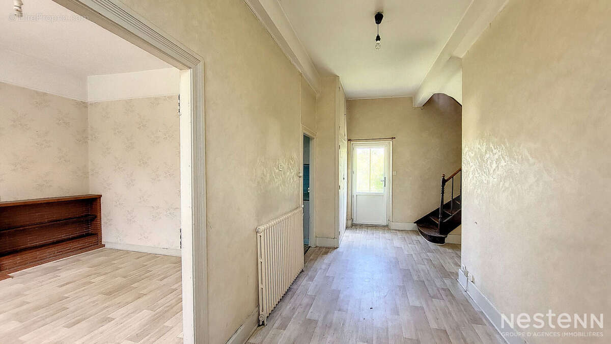A Vendre Maison de 103 m² avec garages en sous-sol et jardin proche du chemin de Compostelle - photo 2