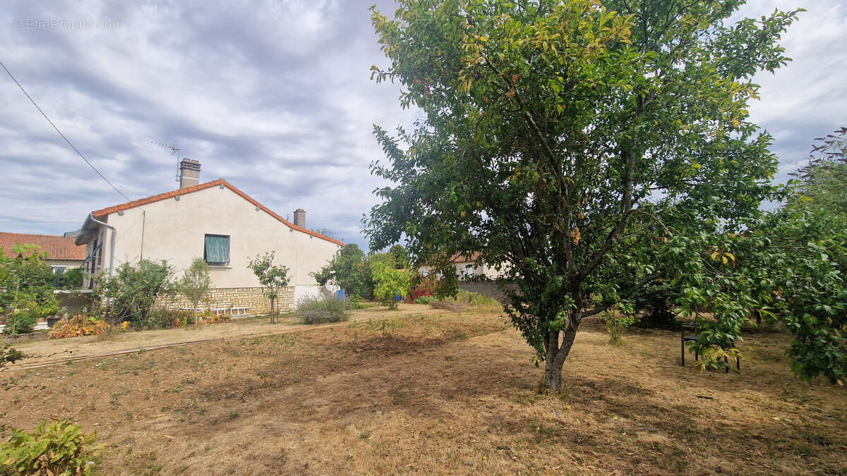 Maison à SAINT-SAUVANT