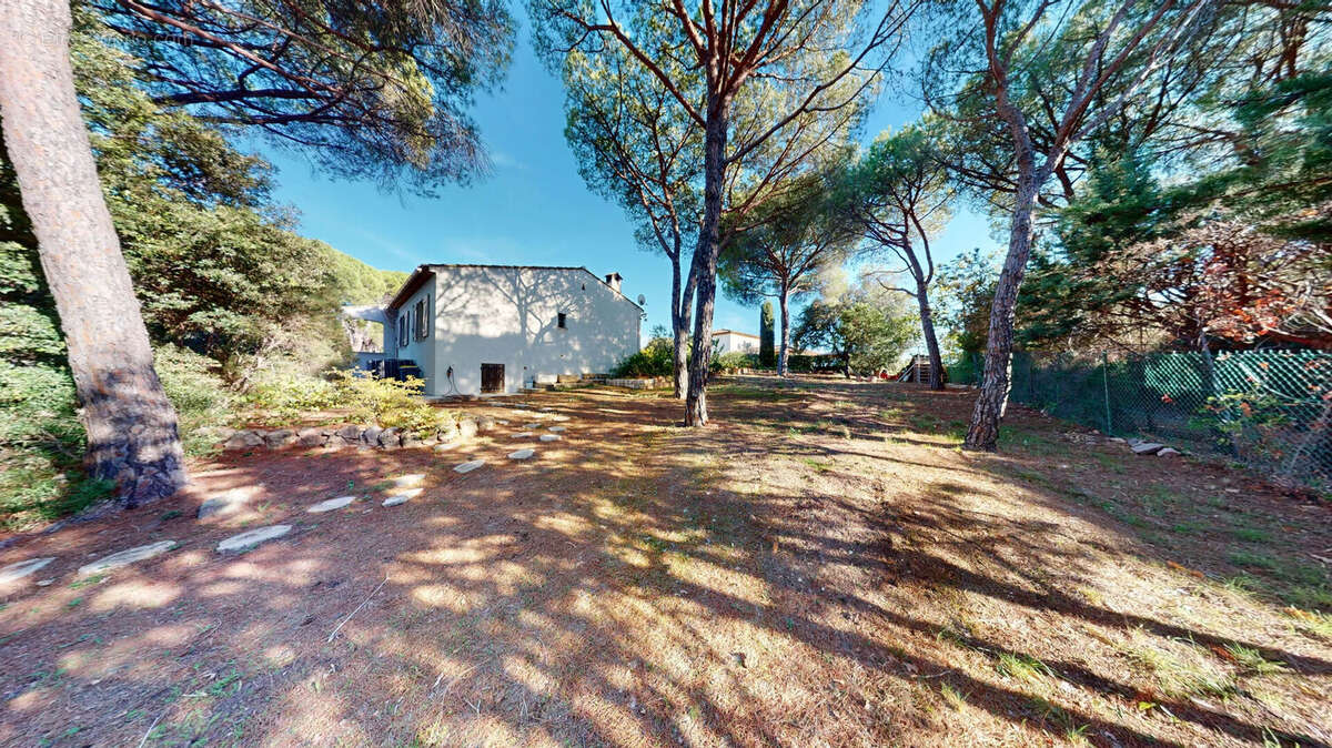 Maison à PUGET-SUR-ARGENS