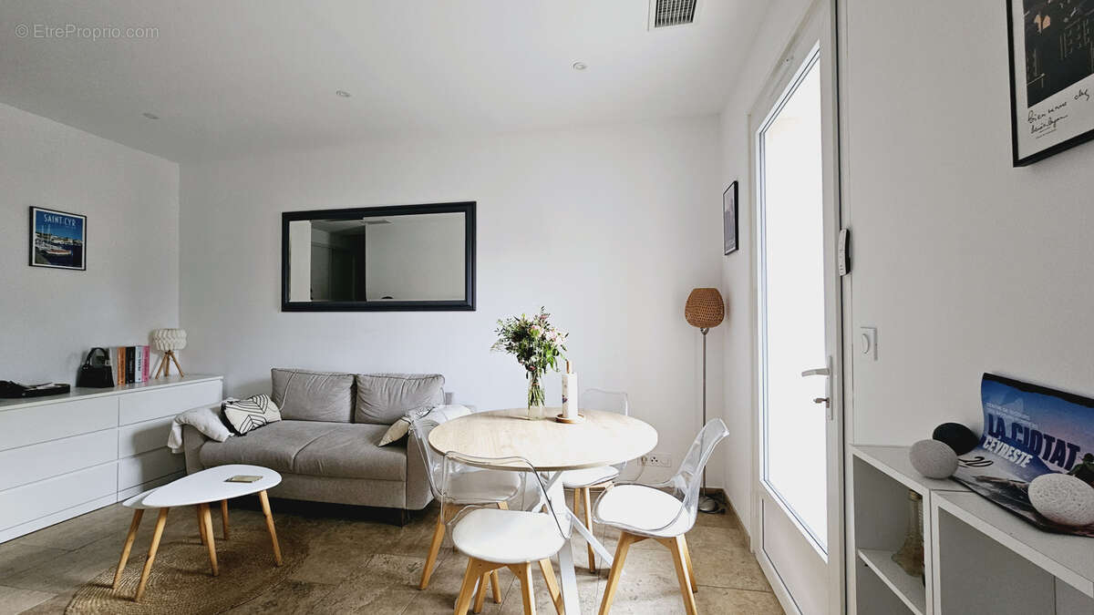 Appartement à SAINT-CYR-SUR-MER