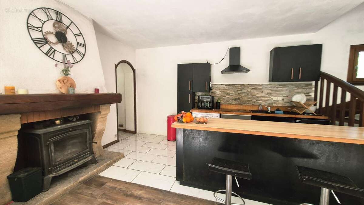 Maison à GRUN-BORDAS