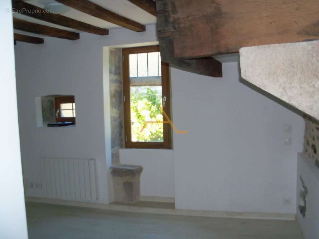 Maison à MONTJOUX