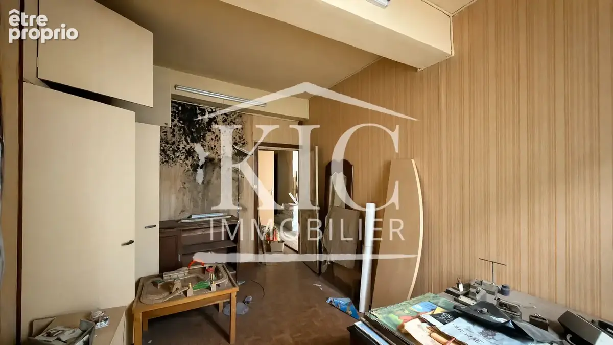 CARCASSONNE CENTRE-VILLE - Appartement de 87 m2 à rénover entièrement - photo 2