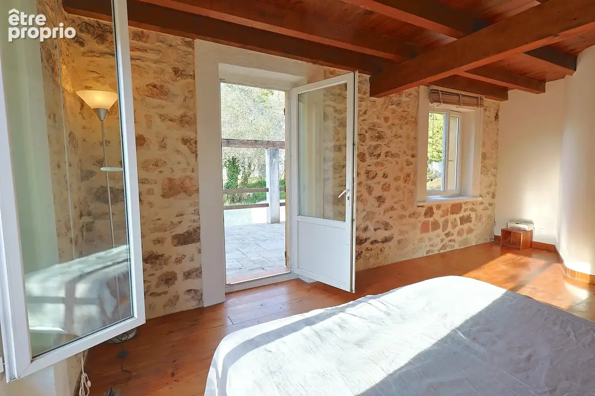 Exclusivité – vallauris – ancienne bergerie rénovée – 193 m² – 5 chambres – piscine - photo 29