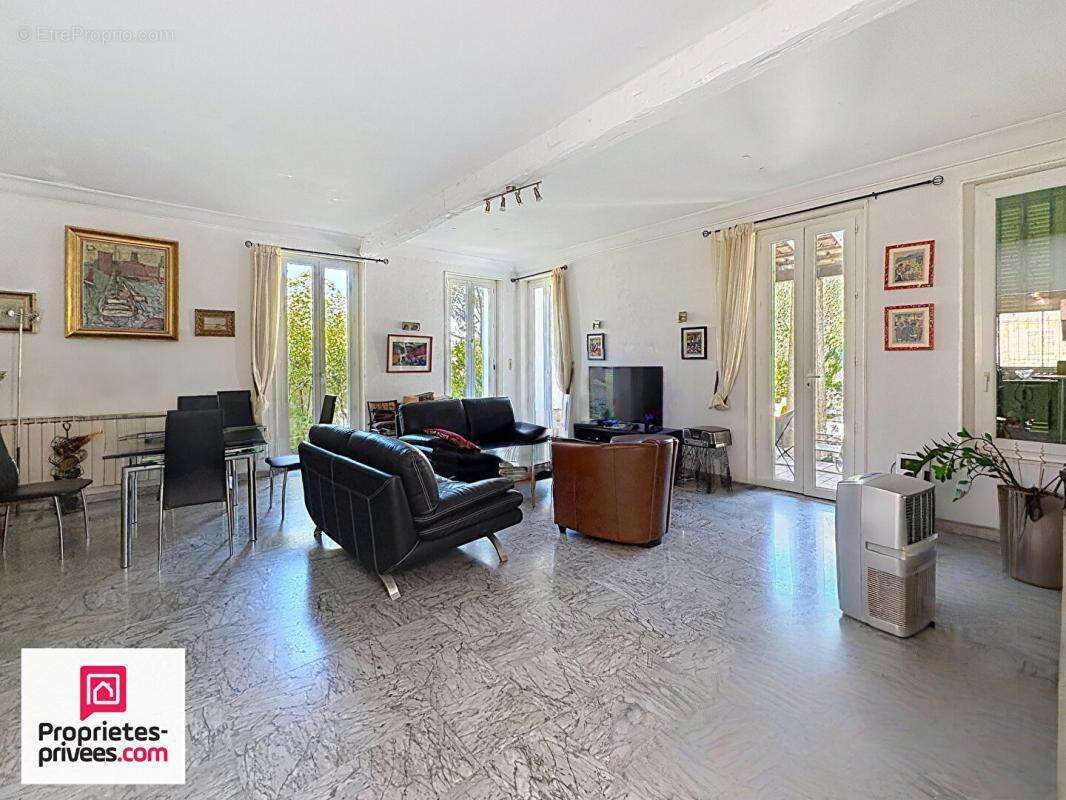 Pointe rouge Villa T4 + T2 + Garage sur 347 m² de terrain - photo 3