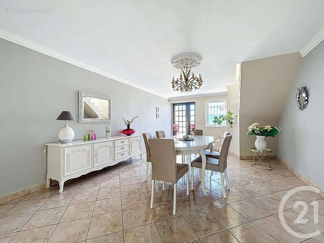 Maison à VERT-SAINT-DENIS