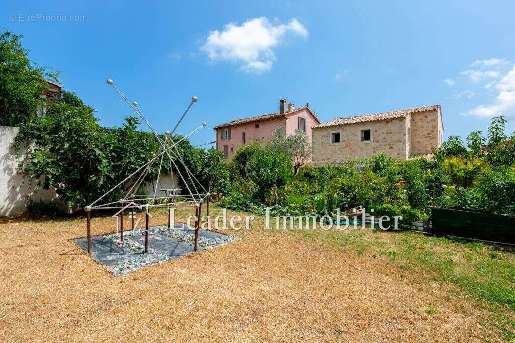 Maison à TOURRETTES-SUR-LOUP