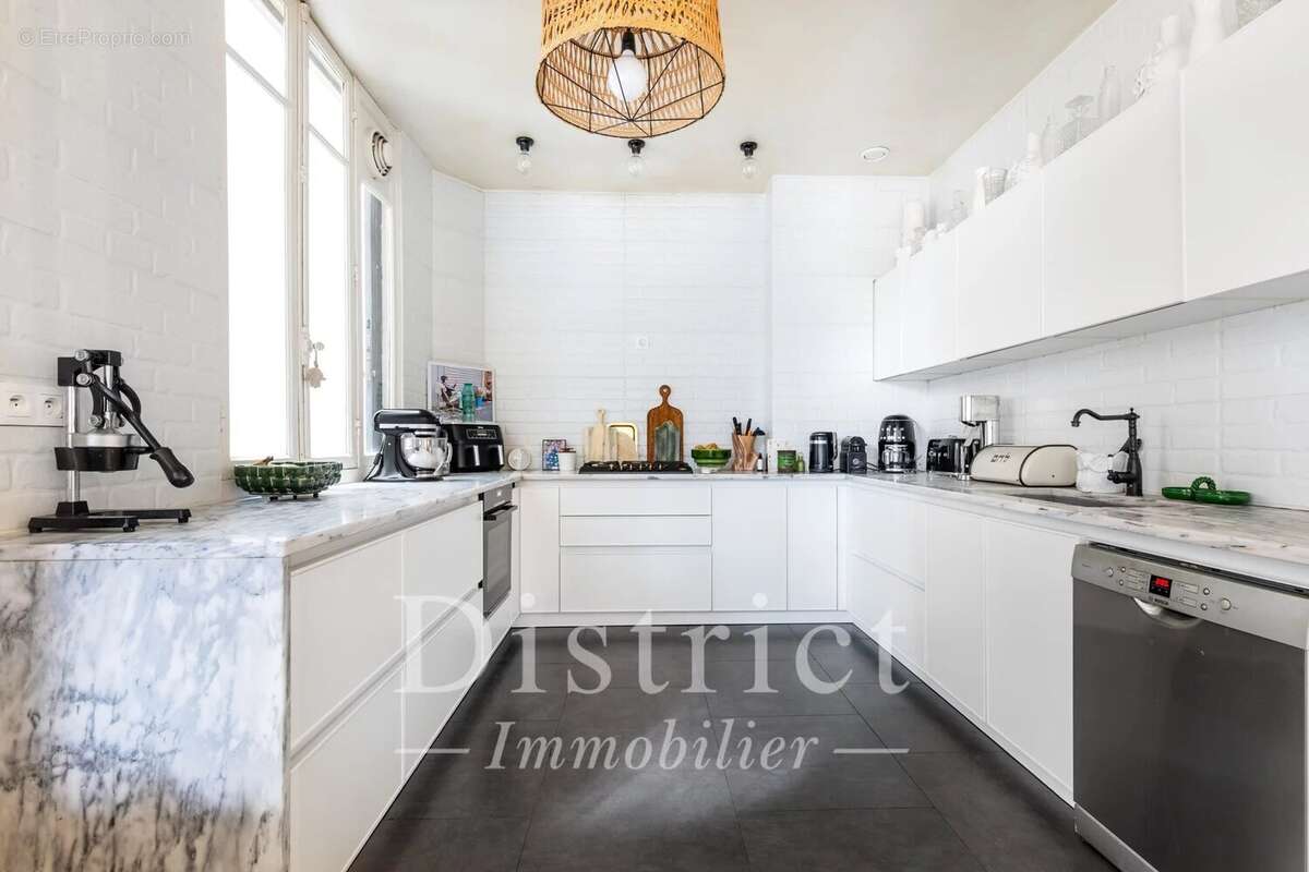 Appartement à PARIS-17E