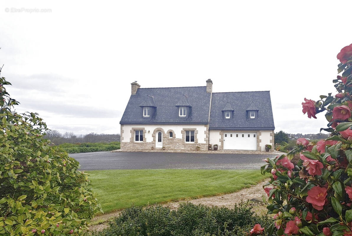 Maison à PLOUGRESCANT