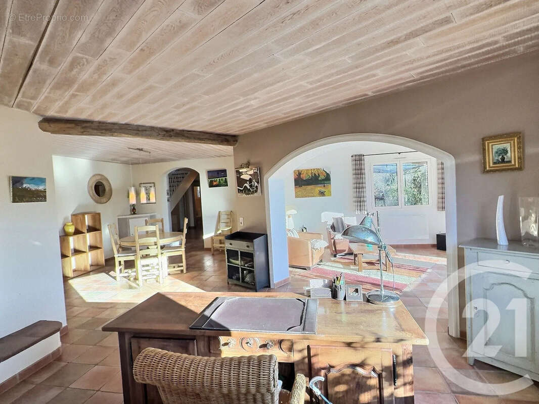 Maison à CHATEAUNEUF-GRASSE