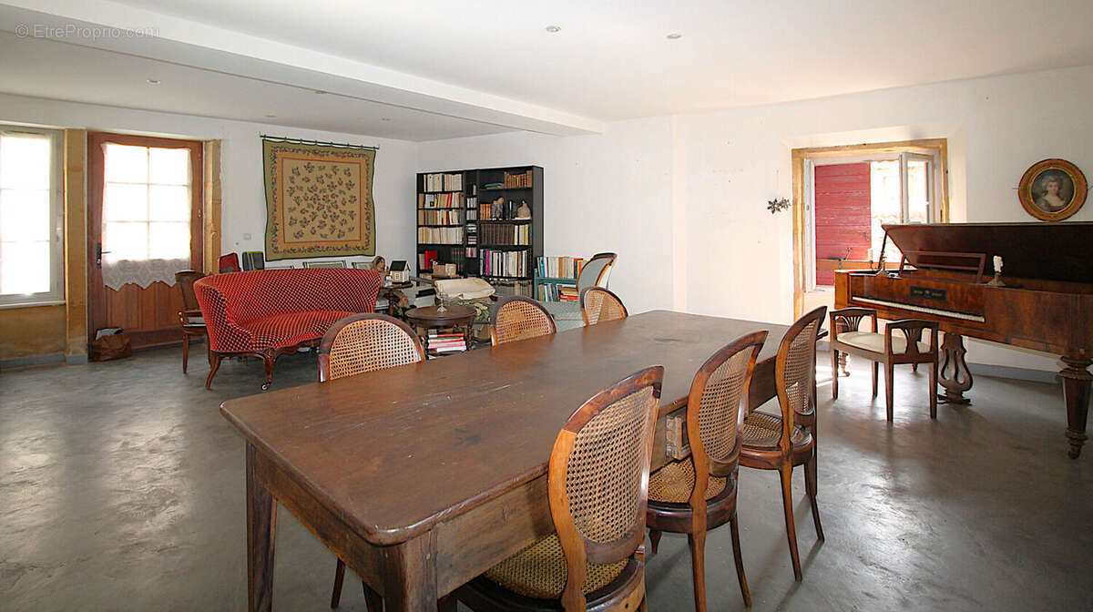CHAMELET T3 à aménager 109 m² - photo 2