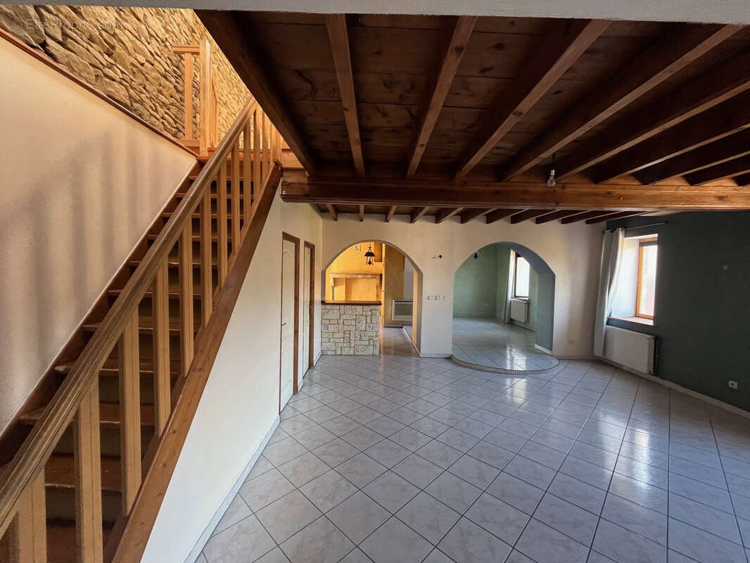 Appartement à LACENAS
