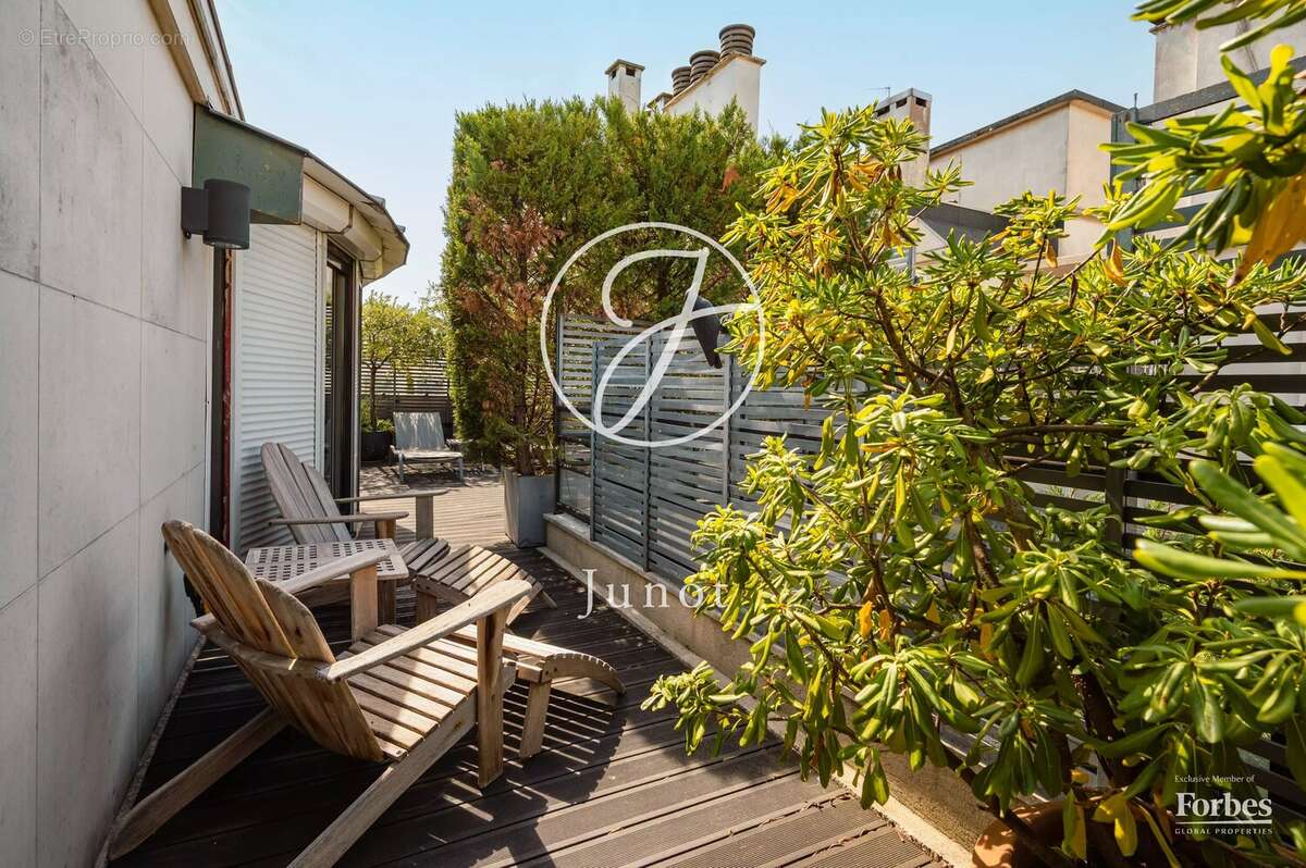 Appartement à PARIS-16E