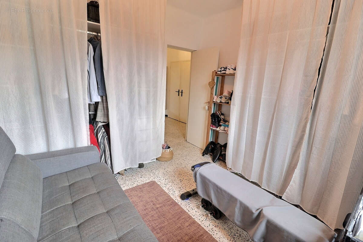 Maison à ENTRAIGUES-SUR-LA-SORGUE