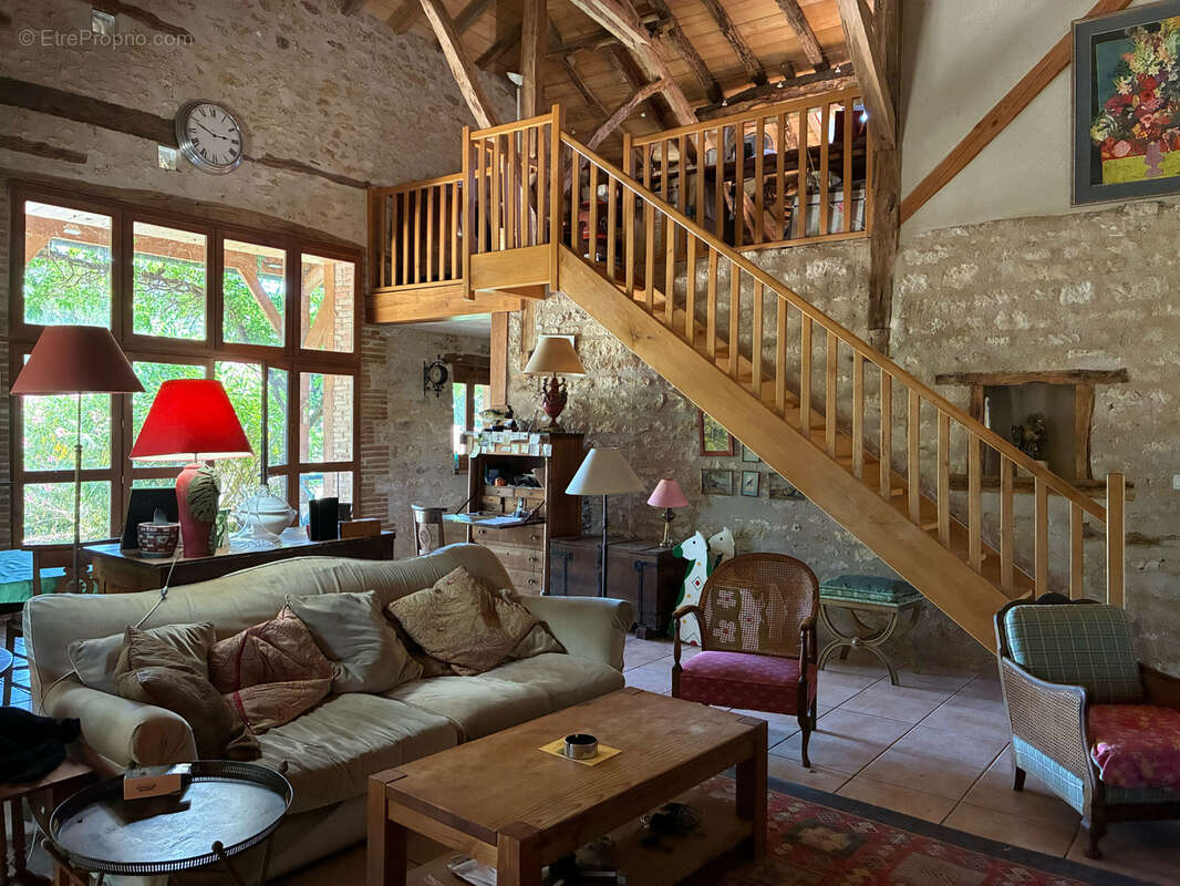 Maison à CASTELNAU-MONTRATIER