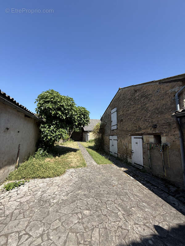 Maison à LA VILLEDIEU-DU-CLAIN