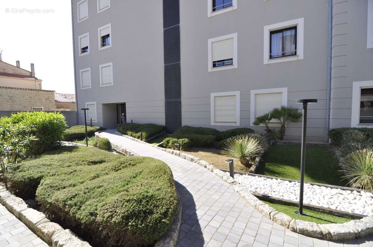 Appartement 3 pièces de 67 m² au cœur de Propriano - photo 2
