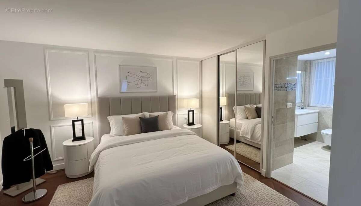 Appartement à PARIS-16E