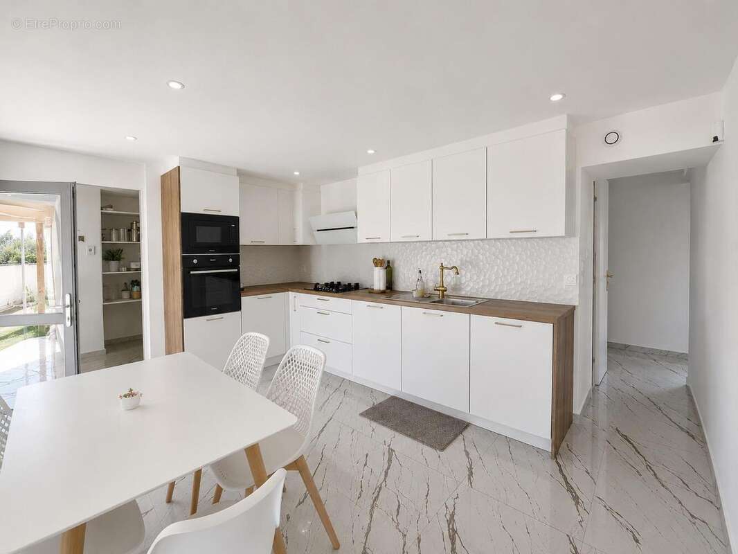 Maison 176 m² à Pusignan  - photo 5