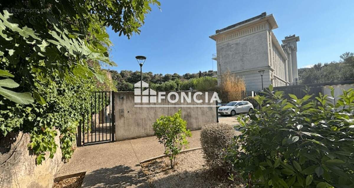 Appartement à VILLENEUVE-LES-AVIGNON