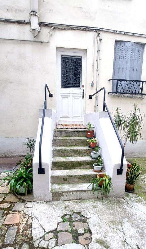 Appartement à CHARENTON-LE-PONT