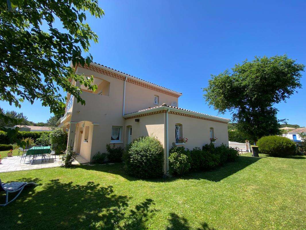 Maison à LES MATHES