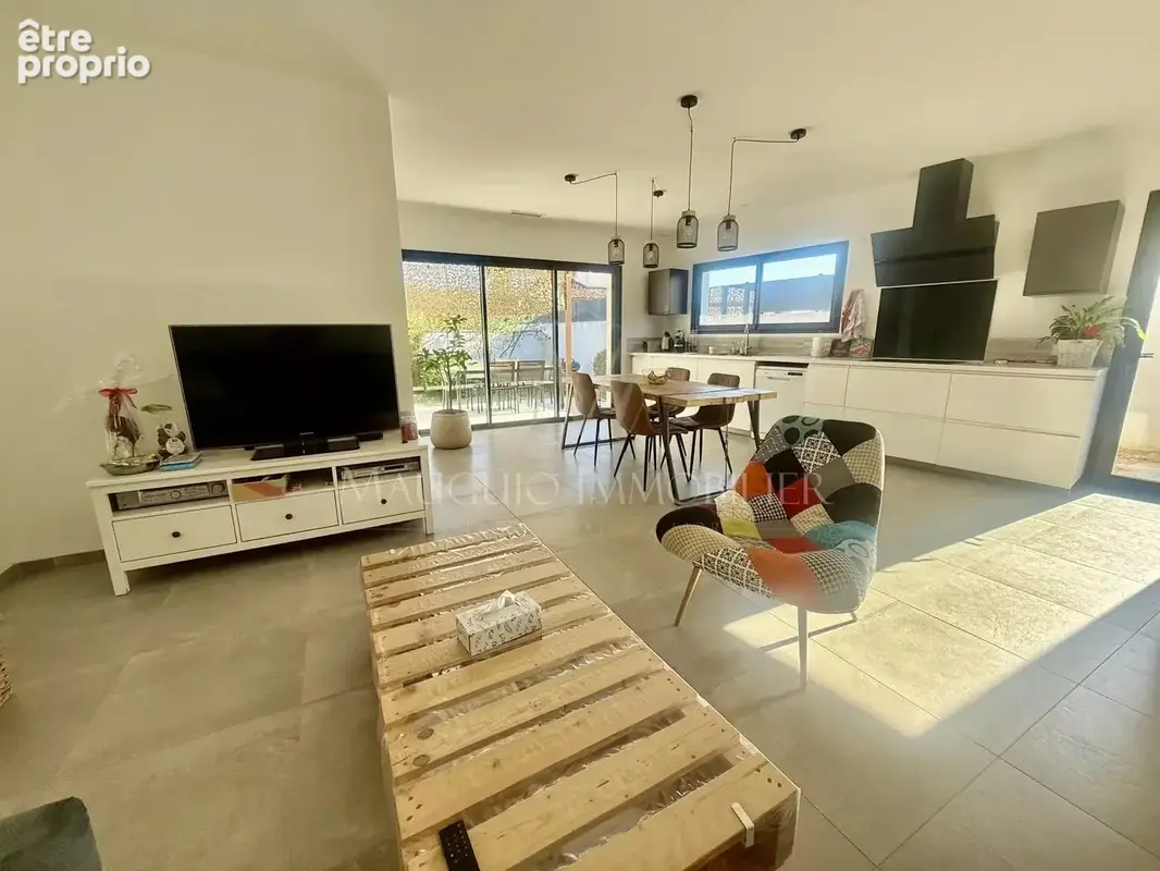 Maison de plain-pied F4 - Garage - Stationnements - photo 8