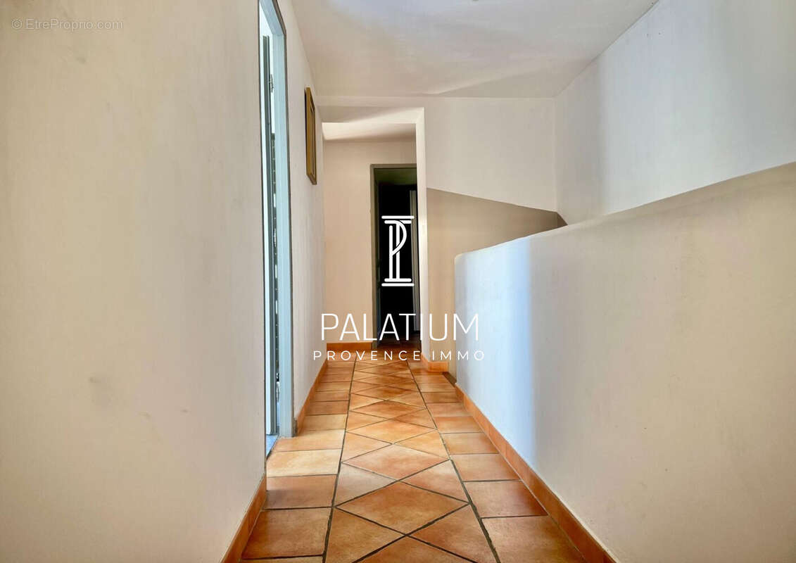 Maison 205 m² à Salon-De-Provence  - photo 7