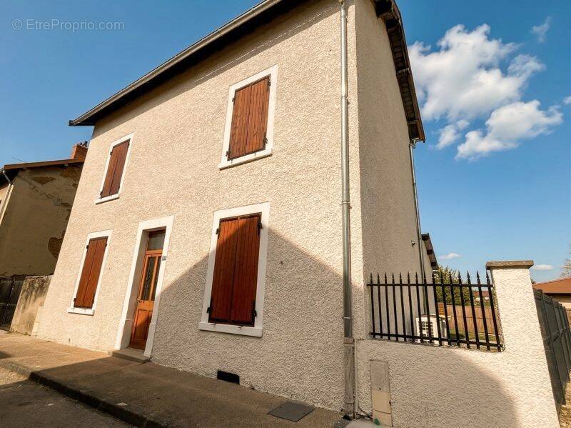 Maison à PONT-DE-CHERUY