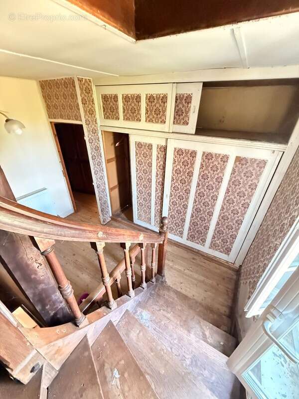 Maison à LA CELLE-DUNOISE