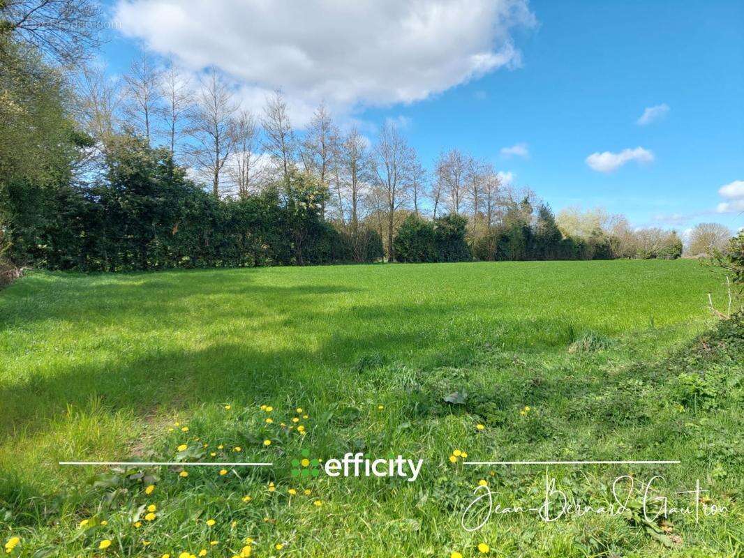 Terrain à PLOUNEVEZ-MOEDEC