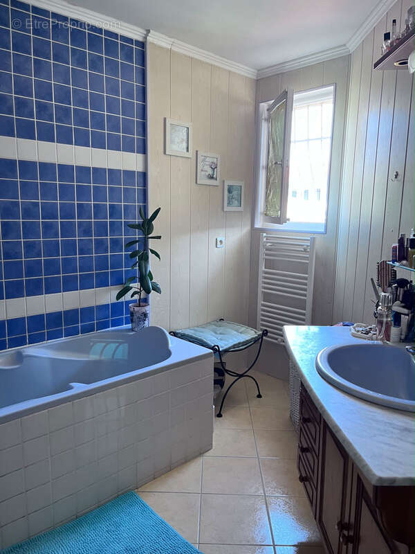 En exclusivite coquette villa plain pieds de 109 m2 sur 1100 m2 de terrain - photo 8