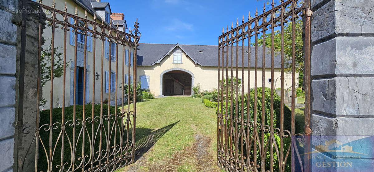 Maison à ESPOEY