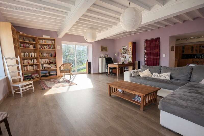 Ferme rénovée 205 m² – 6 chambres – terrain 16 000 m² – géothermie – vue – Montromant (69) - photo 13
