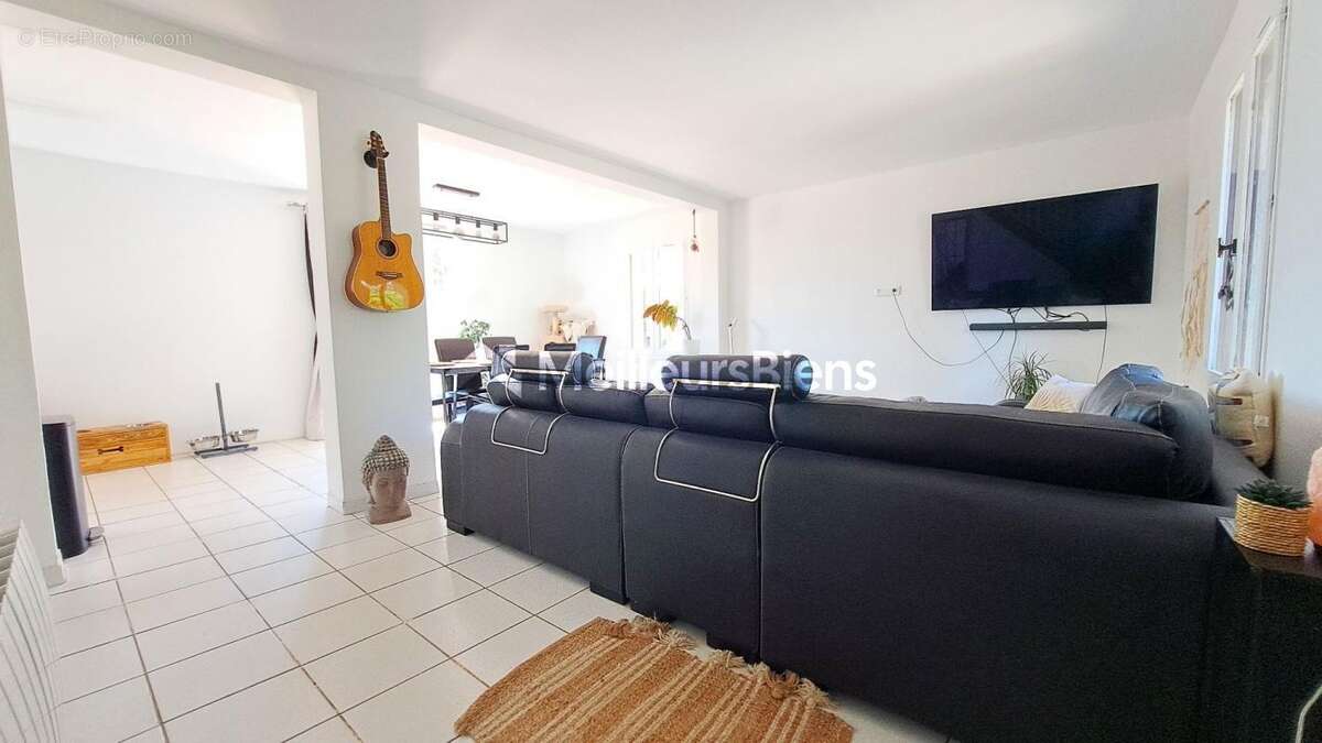 Maison à MONTJAVOULT