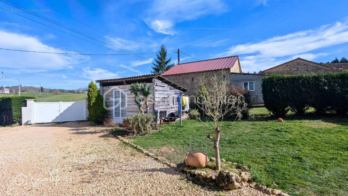 Maison à CUZORN