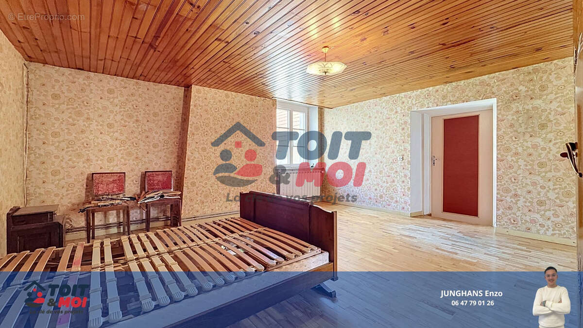 Maison à COMBEAUFONTAINE