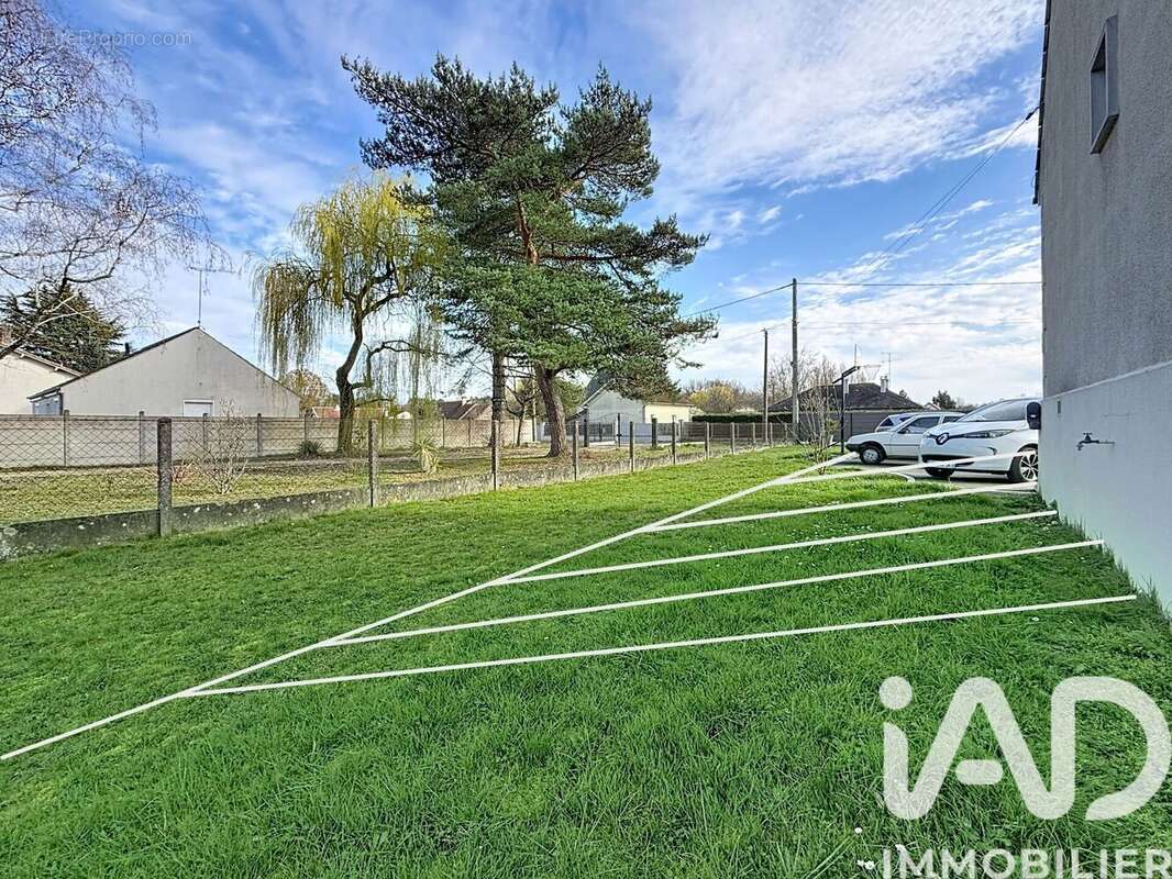 Terrain 2753 m² à Les Montils  - photo 4