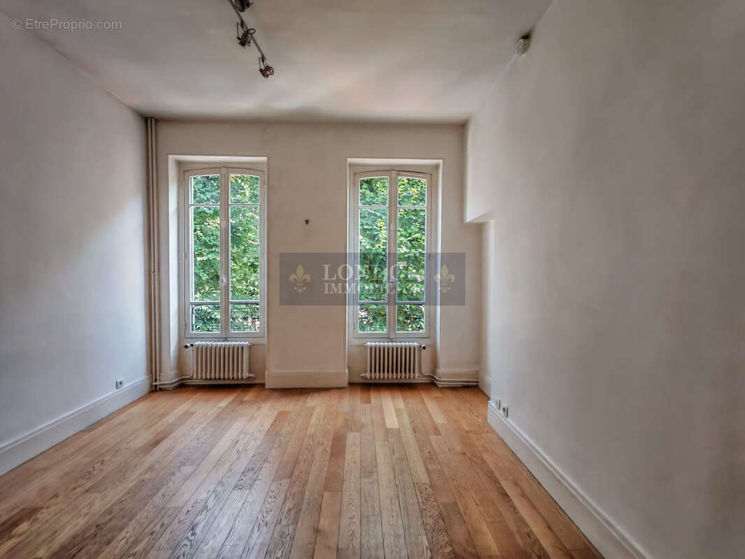 Au coeur du quartier Notre Dame appartement 3 pièces - photo 3