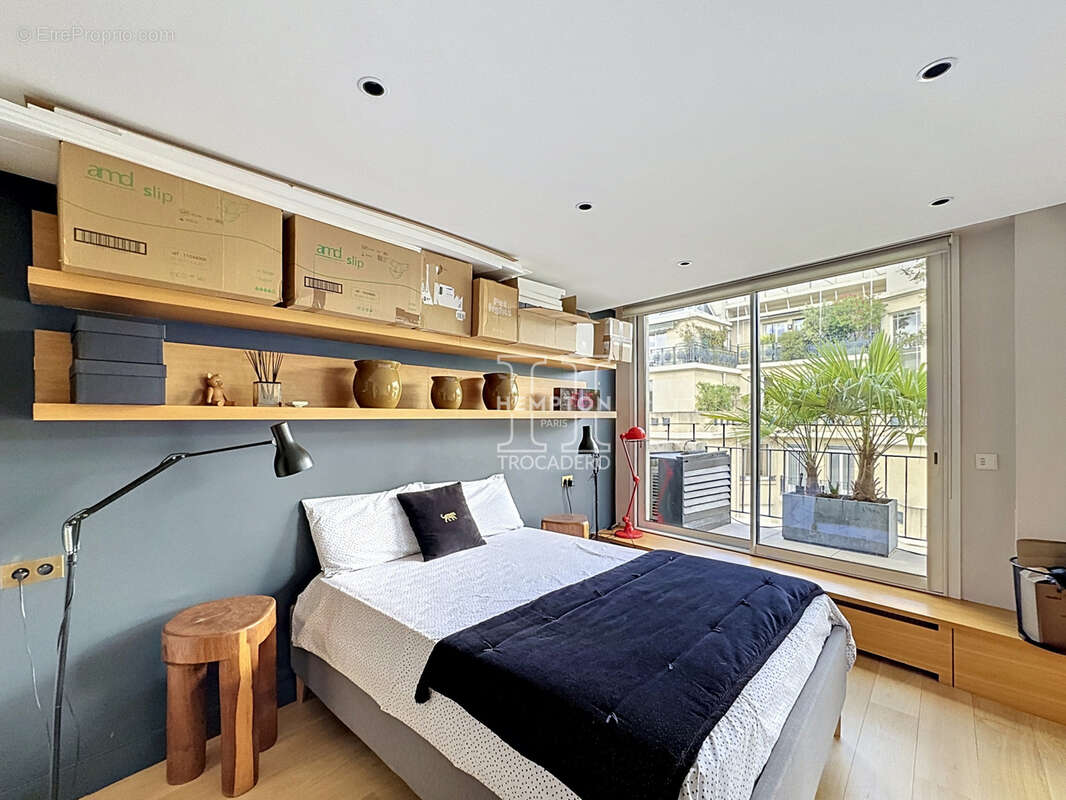 Appartement à PARIS-16E
