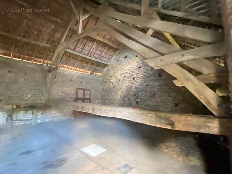 Maison à BUSSIERE-DUNOISE