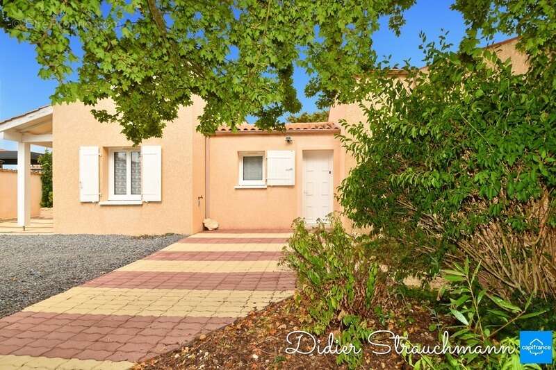 Maison à vendre 4 pièces LA JARRIE (17) - photo 3