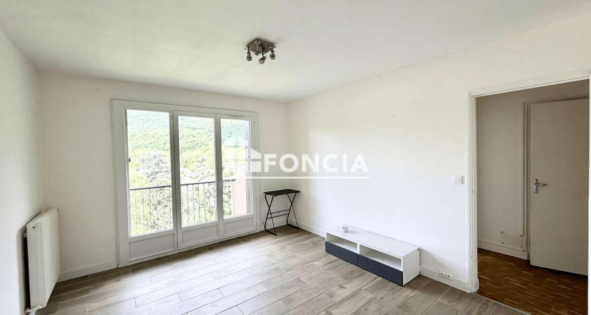 Appartement à VIZILLE