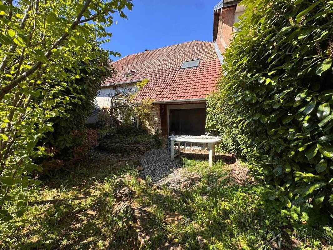 Maison à UZELLE
