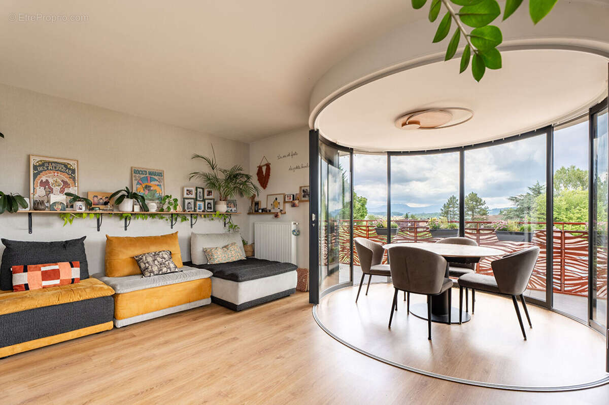 Appartement à POISY